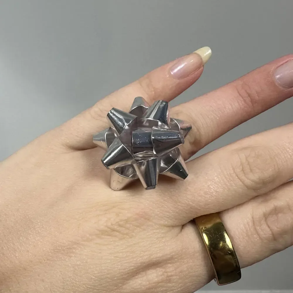 Silver‎ Toned Stretch Present Bow Ring